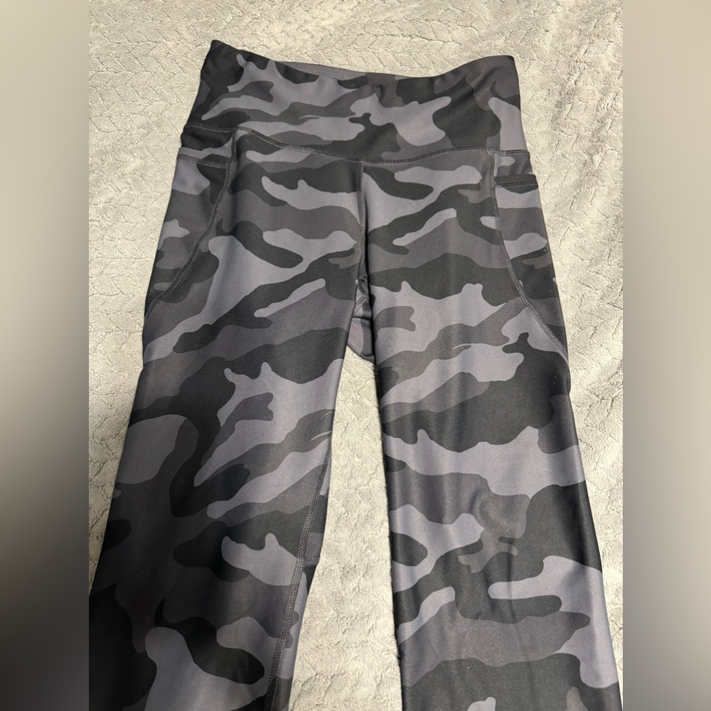 Old Navy New Blk Camo Powersoft Leggings W/ Pockets. Sz L